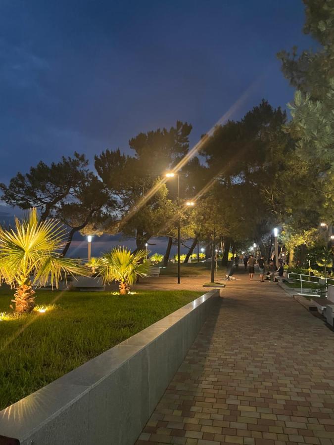 Hotel Chaika Kobuleti Bagian luar foto